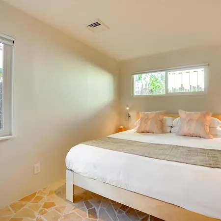 Serene Couple's Retreat 3 Mi To Dtwn Holiday home